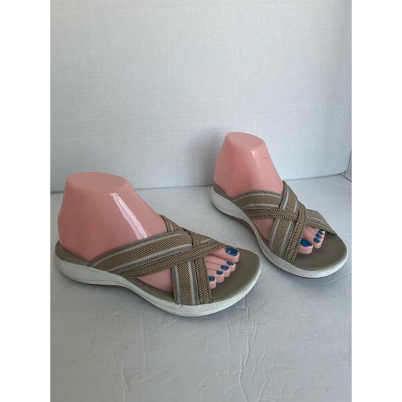 Clarks Cloudsteppers Mira Isle Tan/White Canvas Strap Flip Flop Slide Sandal 7.5 - Picture 2 of 11